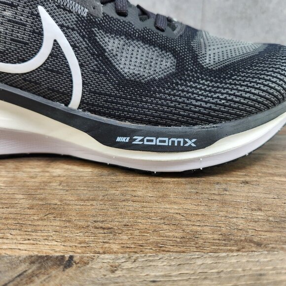 Nike Vomero 17 Size 8.5 Womens Black White Anthracite Running Athletic Shoes - Picture 2 of 10